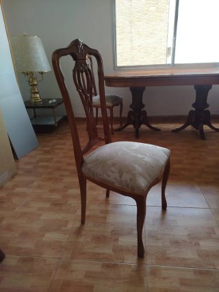 Mesa de comedor y 5 sillas