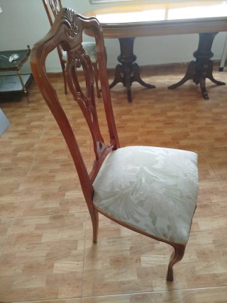 Mesa de comedor y 5 sillas
