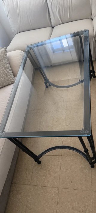 Mesa de forja con sobre de cristal