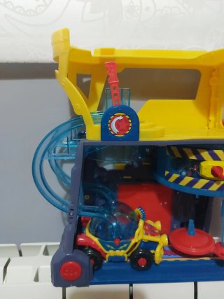 Superzings Headquarters Cuartel General