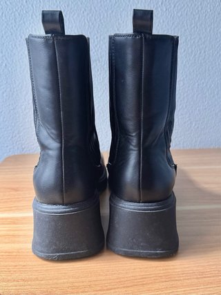 Botas botines plataforma negro. Talla 41. Primark.