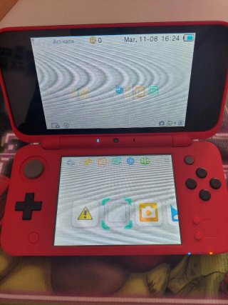 Nintendo 2DS XL Pokeball Edition