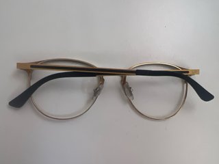 Montura de gafas Ray-Ban negras y doradas