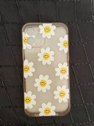 Funda iPhone 12 con diseño de margaritas