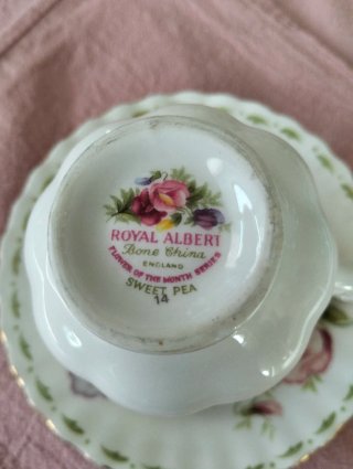 Royal Albert Taza y Plato Abril