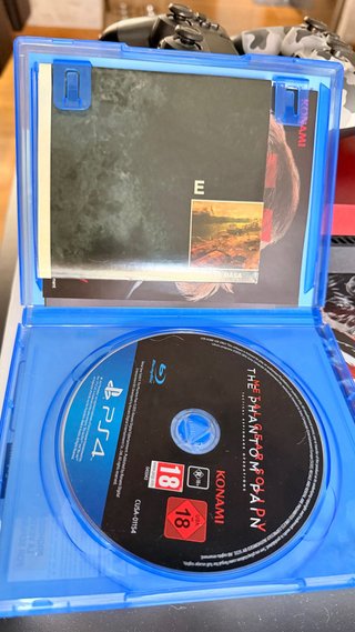 PS4 Edición Limitada Metal Gear Solid V