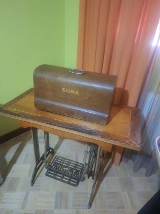 Máquina de coser antigua SIGMA
