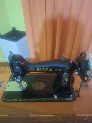 Máquina de coser antigua SIGMA