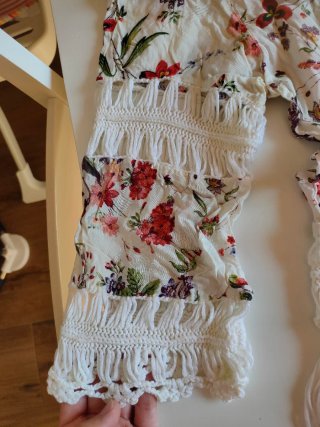 Vestido playa blanco floral con flecos