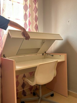 Cama adolescente y escritorio tocador