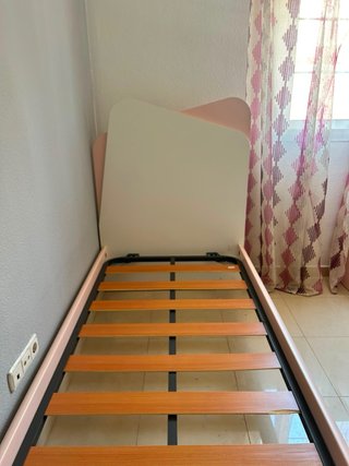 Cama adolescente y escritorio tocador