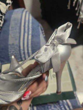 Tacones plateados de fiesta