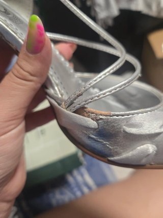 Tacones plateados de fiesta