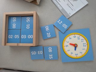 Juego de madera para aprender las horas