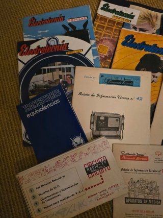 Lote Electrónica Antigua: Revistas y Cuadernos