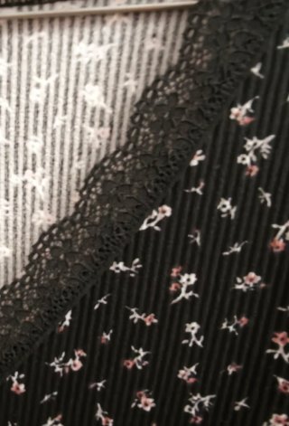 Vestido negro floral H&M con encaje
