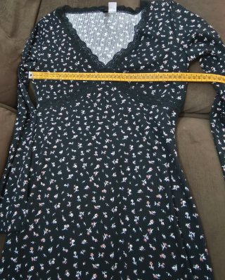 Vestido negro floral H&M con encaje