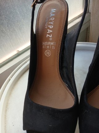 Zapatos de tacón Mary Paz negros talla 38