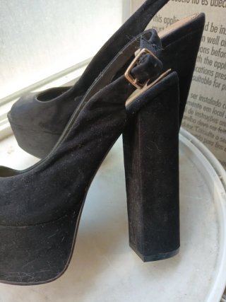 Zapatos de tacón Mary Paz negros talla 38