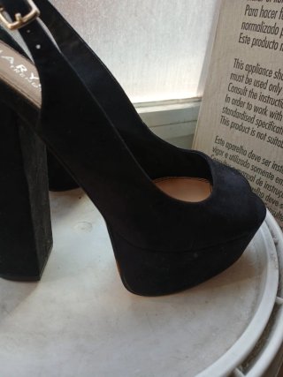 Zapatos de tacón Mary Paz negros talla 38