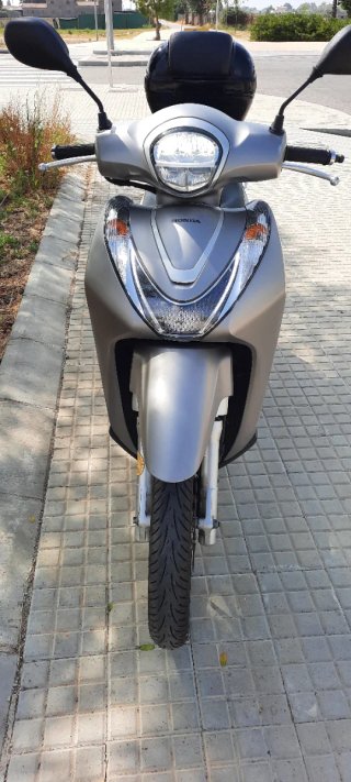 Honda SH Mode 125cc Scooter Gris/Plata