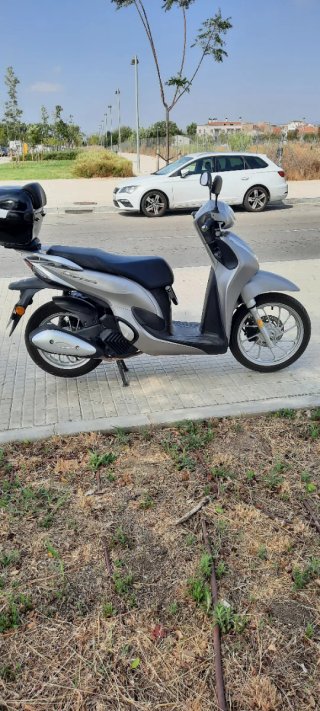 Honda SH Mode 125cc Scooter Gris/Plata