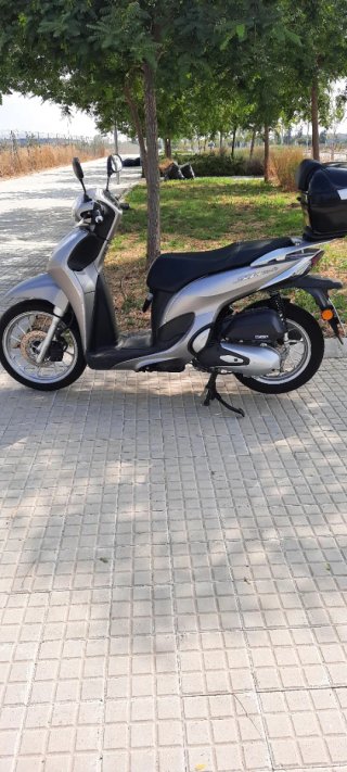 Honda SH Mode 125cc Scooter Gris/Plata