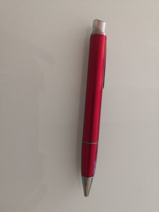Bolígrafo de ocultación rojo