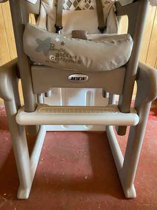 Trona Jané convertible en mesa y silla