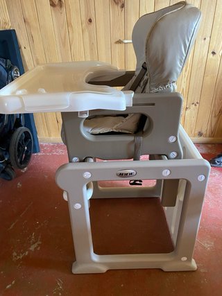 Trona Jané convertible en mesa y silla
