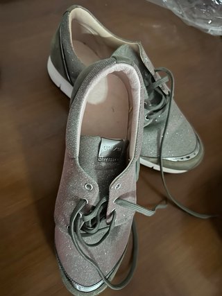 Zapatos Hispanitas Negros con Tachuelas
