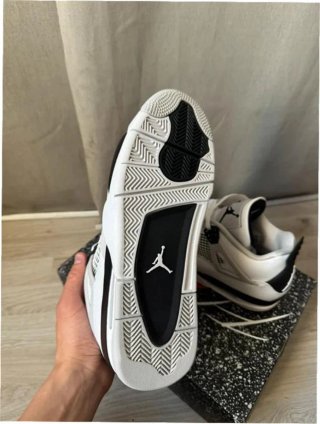Jordan 4 Retro Military Negro Talla 44