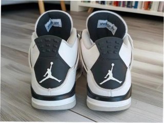 Jordan 4 Retro Military Negro Talla 42