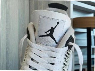 Jordan 4 Retro Military Negro Talla 42