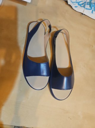 Zapatos azules planos con pewueña plataforma