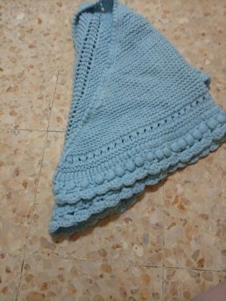 Toquilla lana azul bebé echo a mano