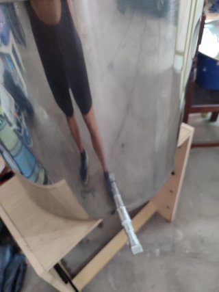 Olla grande de metal con grifo  La marca no lo se