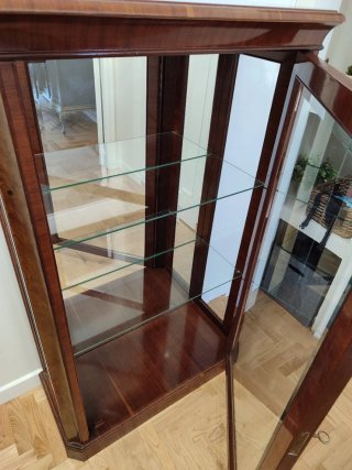 Vetrina classica in legno e vetro