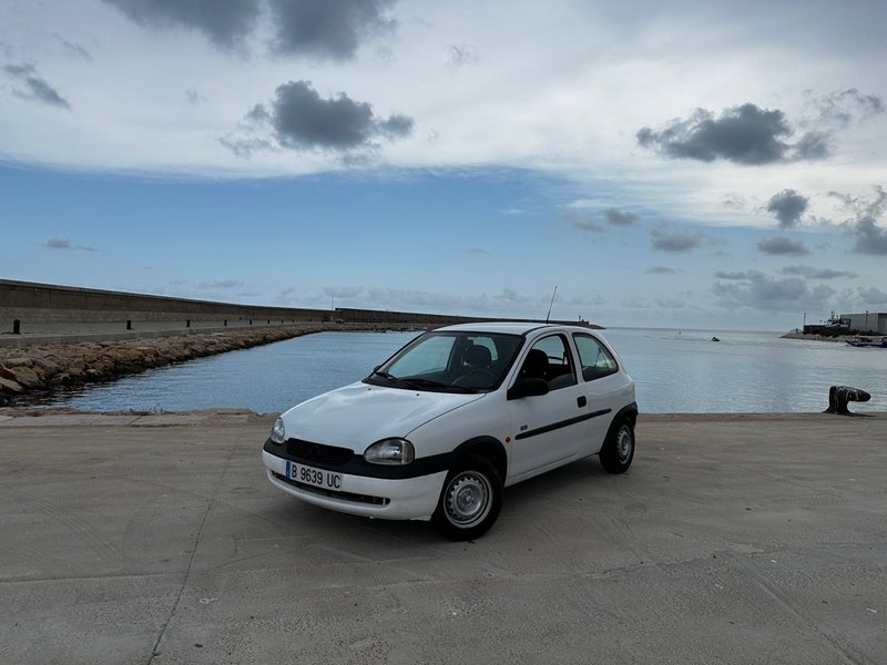 Opel Corsa 1998 - foto 1