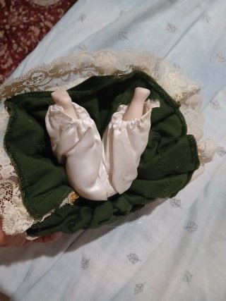 Bambola in porcellana e stoffa vintage