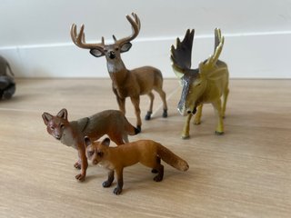 animales salvajes de juguete