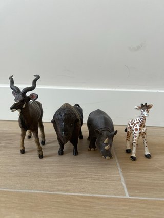 animales salvajes de juguete