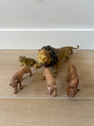 animales salvajes de juguete