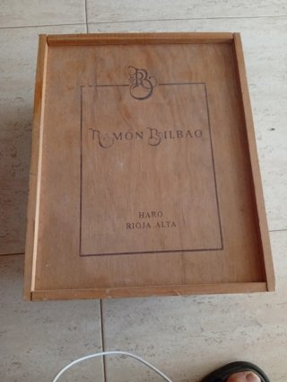 Caja de vino de madera Ramón Bilbao