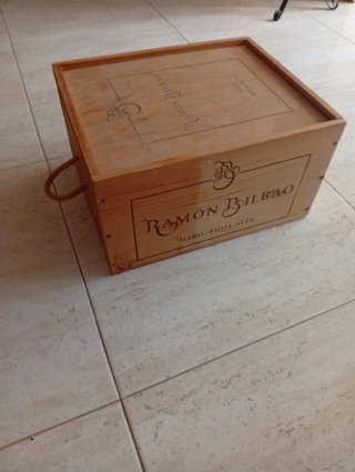 Caja de vino de madera Ramón Bilbao