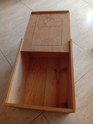 Caja de vino de madera Ramón Bilbao