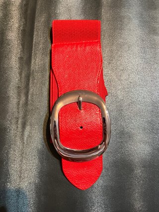Cinturón Elástico Rojo Hebilla Ovalada