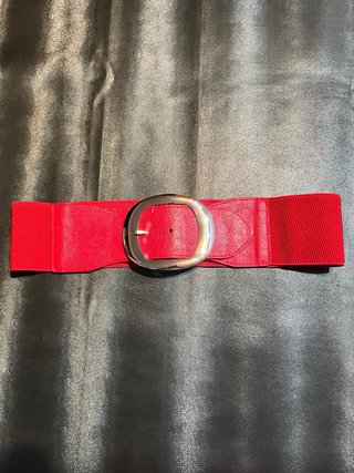 Cinturón Elástico Rojo Hebilla Ovalada