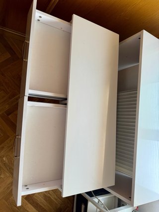 Scrivania bianca a 2 livelli con ruote e cassetti