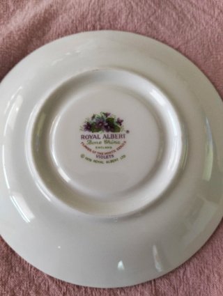 Taza y Plato Royal Albert Febrero.